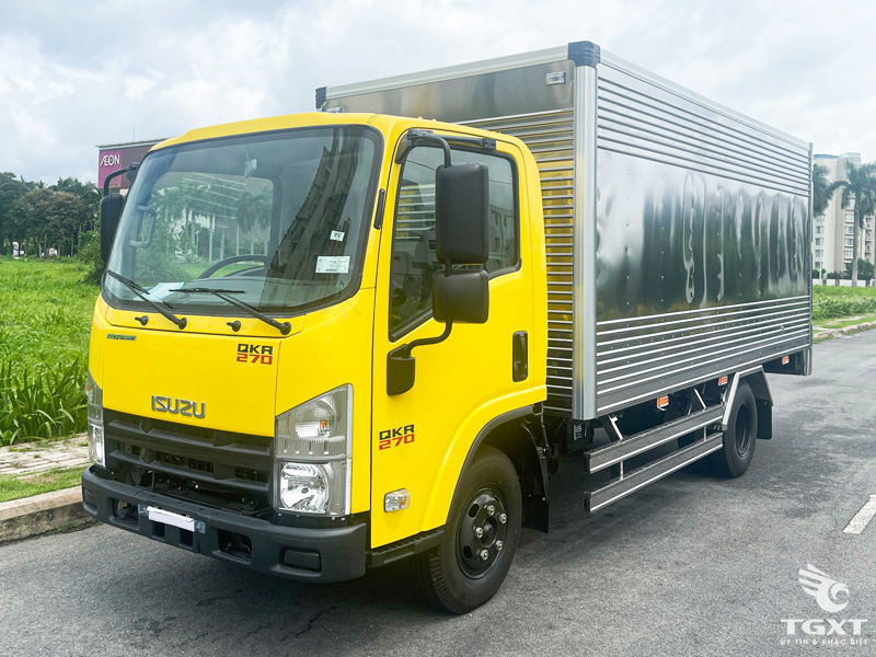 Xe Tải Isuzu QMR77HE5 2.5 Tấn Thùng Kín