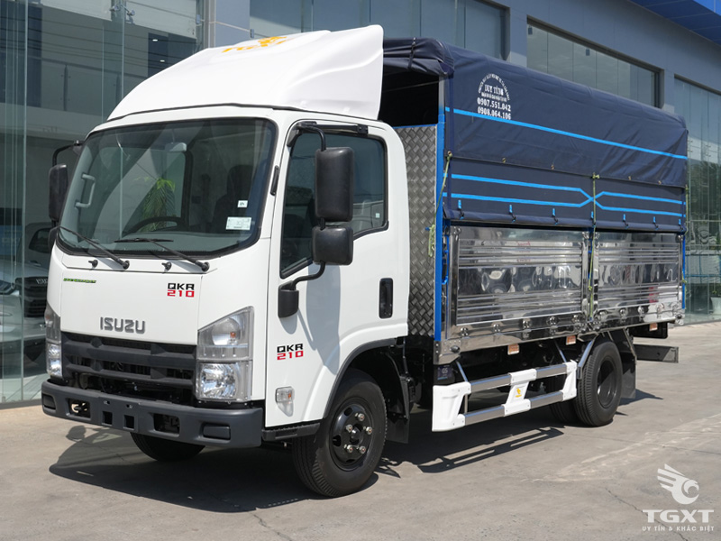 Xe Tải Isuzu QMR77HE5A 2 Tấn Thùng Bạt