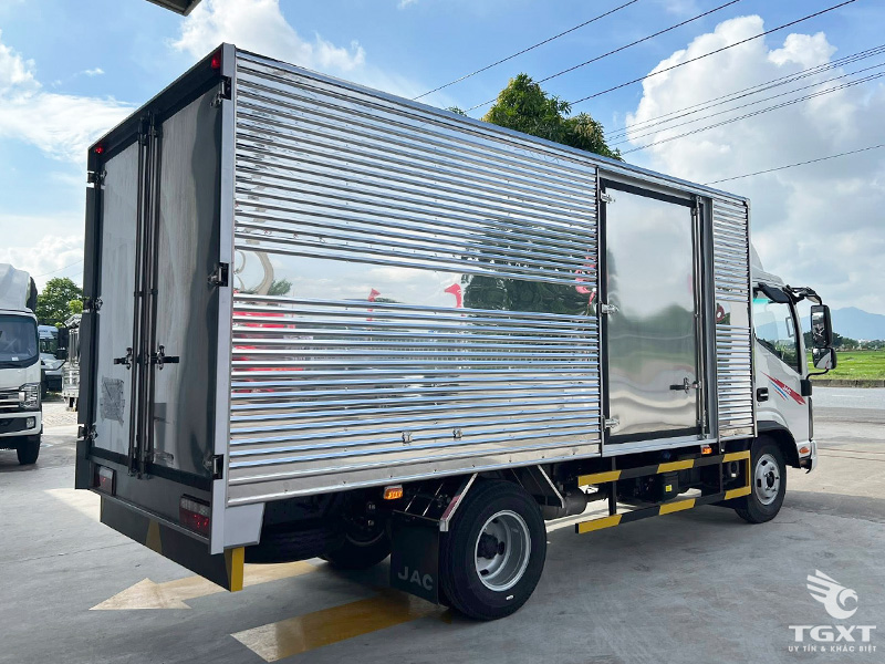 Giá Xe Tải Jac N200S Pro E5 Thùng Kín Tải Trọng 1.9 Tấn