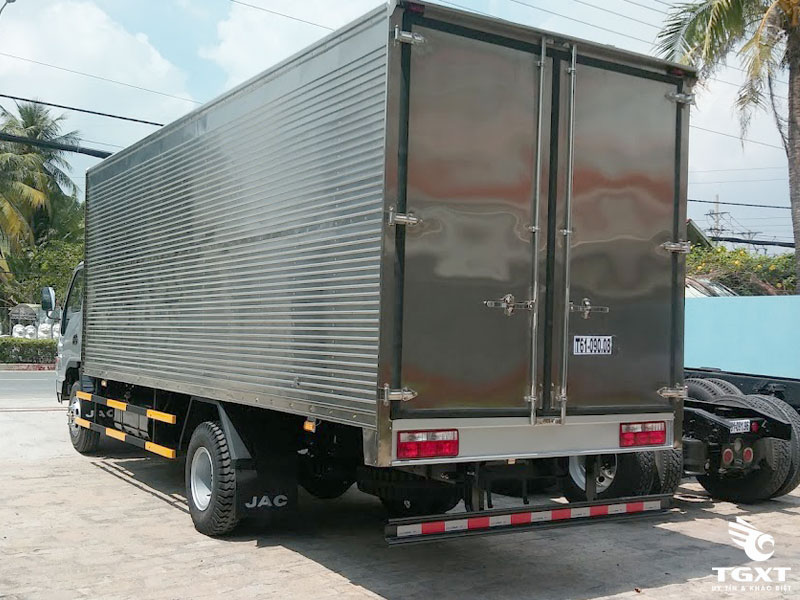 Giá Xe Tải Jac N650 E5 Thùng Kín Tải Trọng 6.5 Tấn