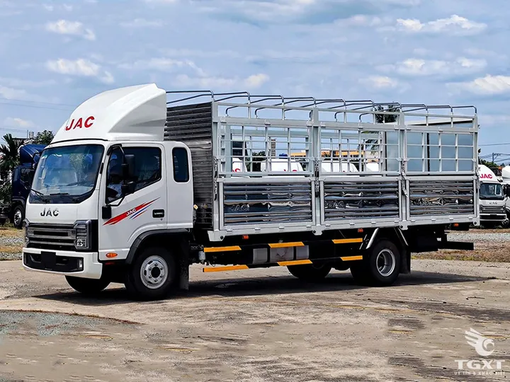 Giá Xe Tải Jac N750 Plus E5A Thùng Bạt Tải Trọng 7.5 Tấn