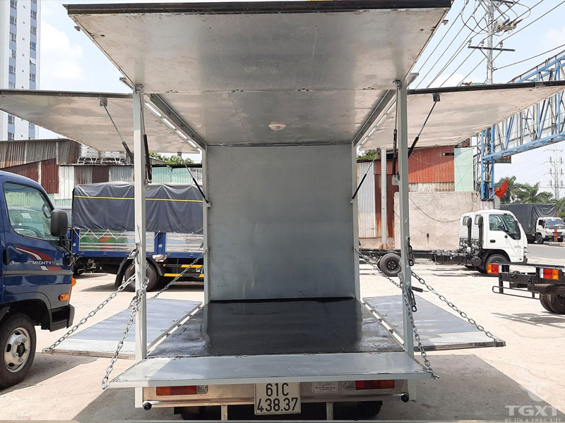 Xe Tải Suzuki Carry Pro 750Kg Thùng Kín Cánh Dơi