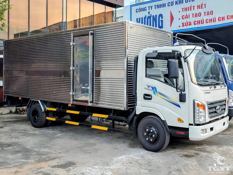 Giá Xe Tải Teraco Tera 190SL E5 1.9 Tấn Thùng Kín Dài 6m2