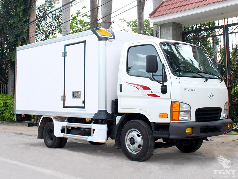 Xe Tải Hyundai New Mighty N250 2.4 Tấn Thùng Bảo Ôn