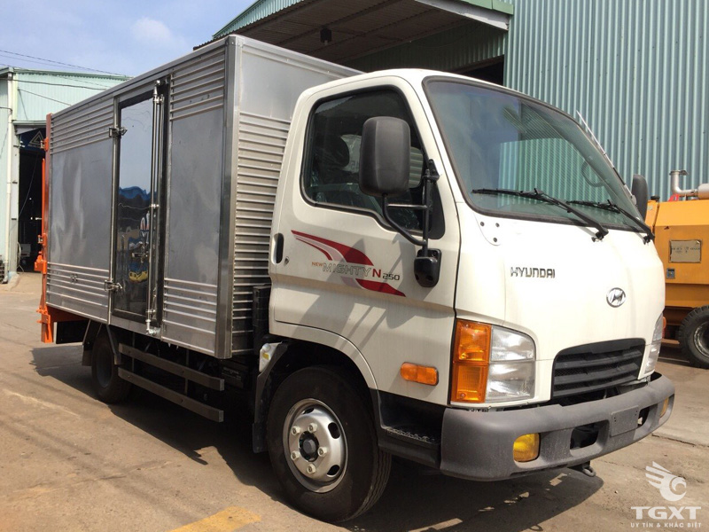 Xe Tải Hyundai New Mighty N250 2T4 Thùng Kín Gắn Bửng Nâng