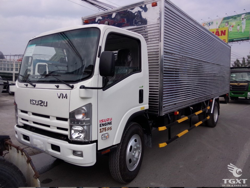 Xe Tải Isuzu Vĩnh Phát NK490 2.4 Tấn Thùng Kín
