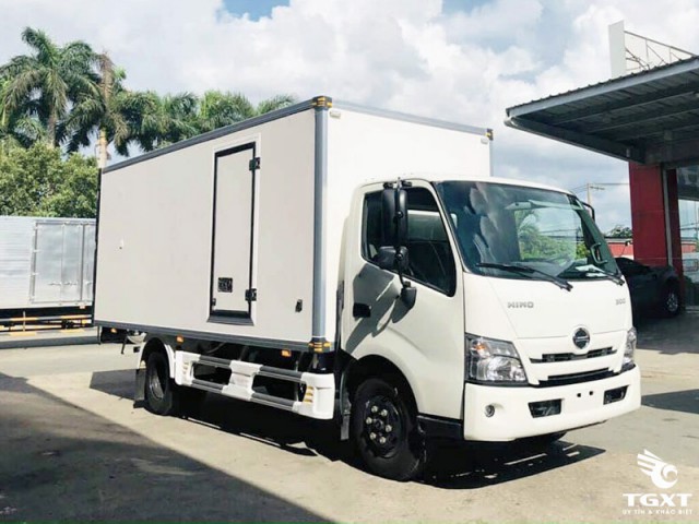 Xe Tải Hino XZU710L Euro 5 2.5 Tấn Thùng Bảo Ôn