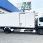 Xe Tải Isuzu FRR90LE5 6 Tấn Thùng Đông Lạnh