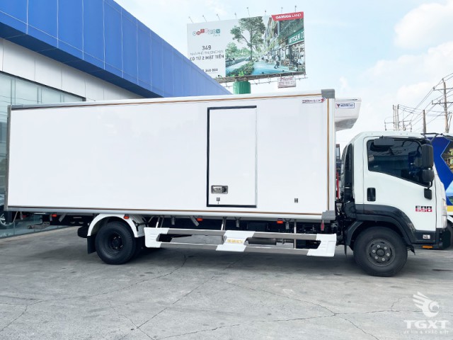 Xe Tải Isuzu FRR90LE5 6 Tấn Thùng Đông Lạnh
