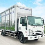 Xe Tải Isuzu NQR75ME5 5 Tấn Chở Pallet Chứa Cấu Kiện Điện Tử