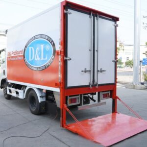 Xe Tải Isuzu QLR77FE5 1.9 Tấn Thùng Kín Bửng Nâng