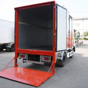 Alternative view of Xe Tải Isuzu QLR77FE5 1.9 Tấn Thùng Kín Bửng Nâng