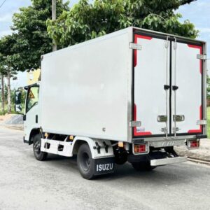 Alternative view of Xe Tải Isuzu QLR77FE5 2.3 Tấn Thùng Bảo Ôn