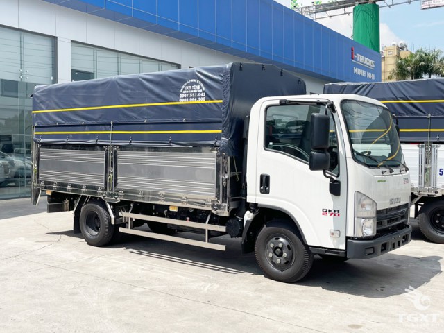 Xe Tải Isuzu QMR77HE5 2.4 Tấn Thùng Bạt Bửng Nâng - Ảnh 2
