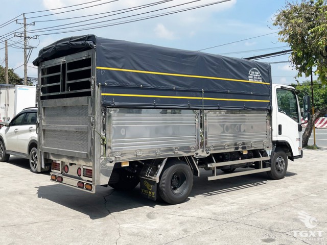 Xe Tải Isuzu QMR77HE5 2.4 Tấn Thùng Bạt Bửng Nâng - Ảnh 3