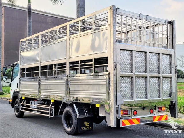 Xe Tải Isuzu FRR90NE5 5 Tấn Thùng Chở Gia Súc - Ảnh 3