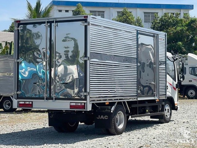 Giá Xe Tải Jac N200S E5 Thùng Kín Tải Trọng 1.9 Tấn - Ảnh 4