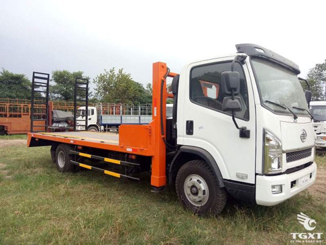 Xe Tải Faw 5T7 Nâng Đầu Chở Máy Chuyên Dùng