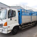 Xe Tải Hino FC9JNTC 6T2 Thùng Bạt Gắn Bửng Nâng
