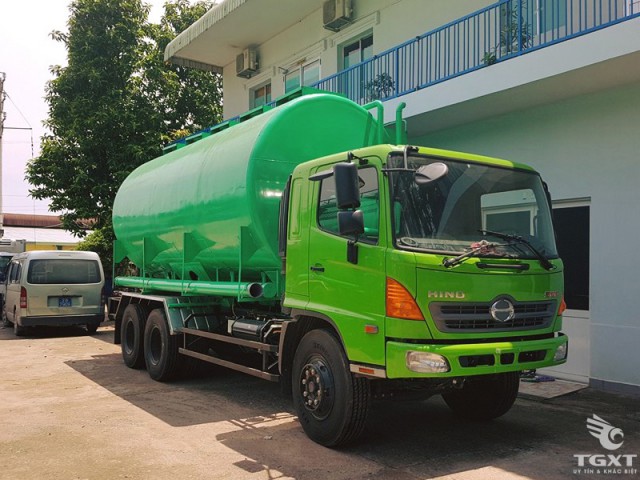 Xe Tải Hino FM 3 Chân 23 Khối Chở Thức Ăn Gia Súc