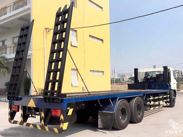 Xe Tải Hino FM 14 Tấn Nâng Đầu Chở Máy Công Trình - Ảnh 3