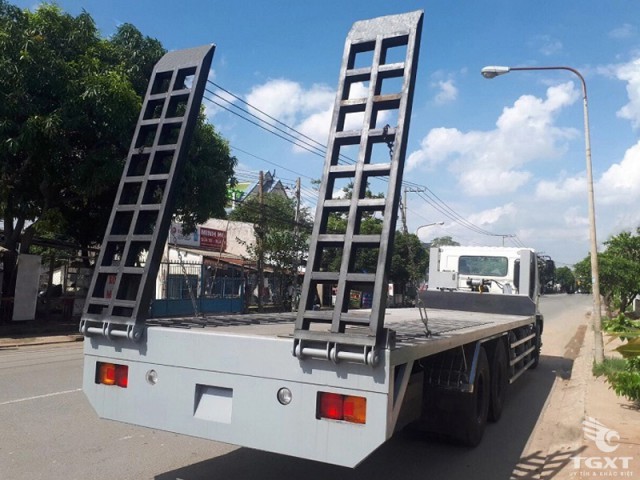 Xe Tải Hino FM 14 Tấn Nâng Đầu Chở Máy Công Trình - Ảnh 4