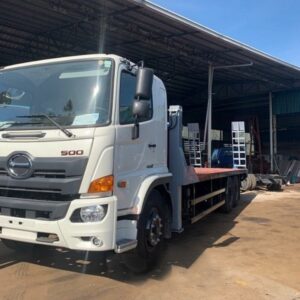 Xe Tải Hino FM 14 Tấn Nâng Đầu Chở Máy Công Trình