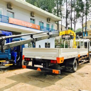 Alternative view of Xe Tải Hino FC 6 Tấn Gắn Cẩu Gấp 3 Tấn Hyva HB70E4