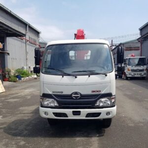 Alternative view of Xe Tải Hino 1T2 XZU650 Gắn Cẩu Unic 2 Tấn 3 Khúc URV233