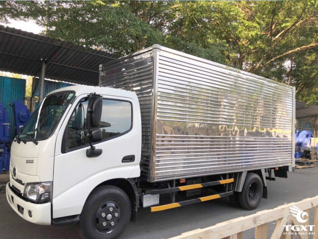 Xe Tải Hino XZU650L Euro 5 1.9 Tấn Thùng Kín - Ảnh 2