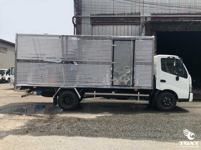 Xe Tải Hino XZU730L Euro 5 5 Tấn Thùng Kín - Ảnh 2