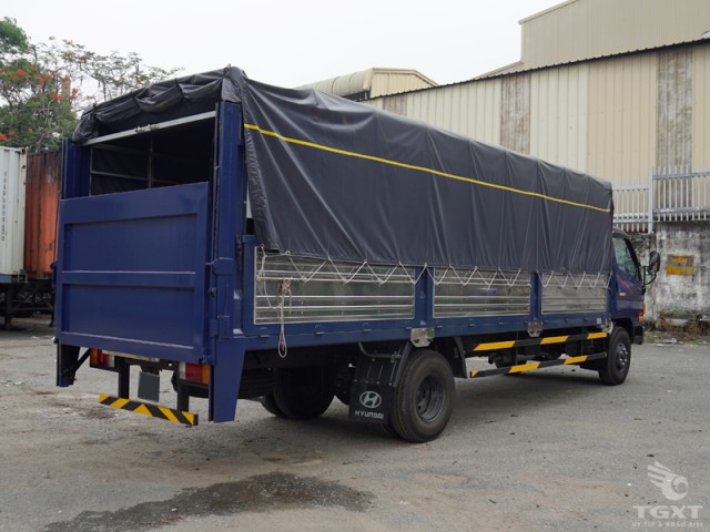 Xe Tải Hyundai HD120SL 8 Tấn Thùng Bạt Bửng Nâng