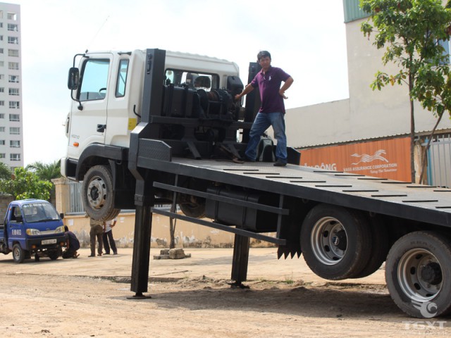 Xe Tải Hyundai HD210 Nâng Đầu Chở Máy Công Trình - Ảnh 3