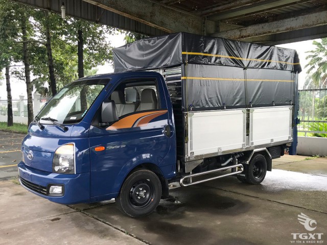 Xe Tải Hyundai New Porter H150 1T5 Thùng Bạt Gắn Bửng Nâng
