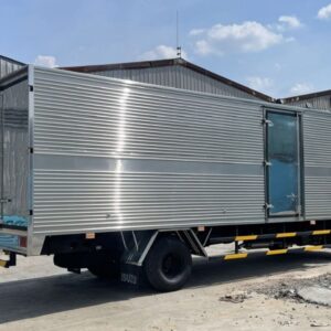 Alternative view of Xe Tải Isuzu FRR90LE5 6 Tấn - Thùng Kín