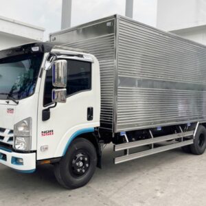 Xe Tải Isuzu NQR75LE5 5.5 Tấn Thùng Kín