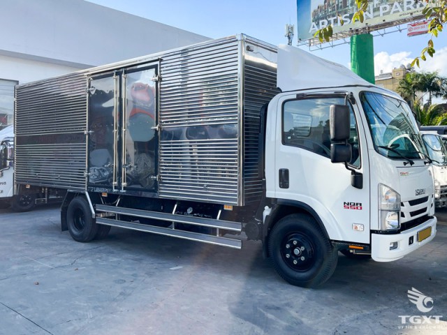 Xe Tải Isuzu NQR75ME5 5.5 Tấn Thùng Kín - Ảnh 2