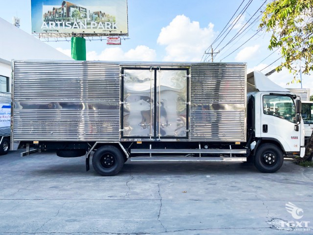 Xe Tải Isuzu NQR75ME5 5.5 Tấn Thùng Kín - Ảnh 3