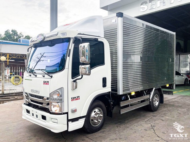 Xe Tải Isuzu QLR77FE5 2.3 Tấn Thùng Kín - Ảnh 2