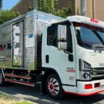 Xe Tải Isuzu QMR77HE5 2.5 Tấn Thùng Kín