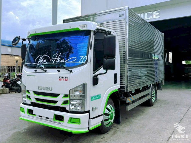 Xe Tải Isuzu QMR77HE5A 1.9 Tấn Thùng Kín