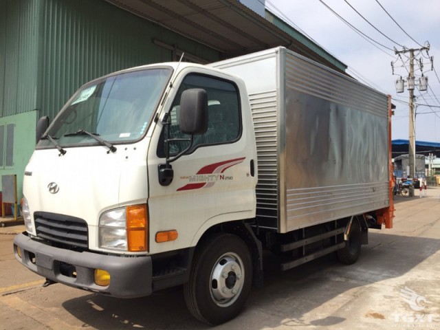 Xe Tải Hyundai New Mighty N250 2T4 Thùng Kín Gắn Bửng Nâng
