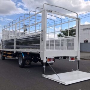 Alternative view of Xe Tải Isuzu Vĩnh Phát NK490SL9 1T5 Thùng Mui Bạt Gắn Bửng Nâng